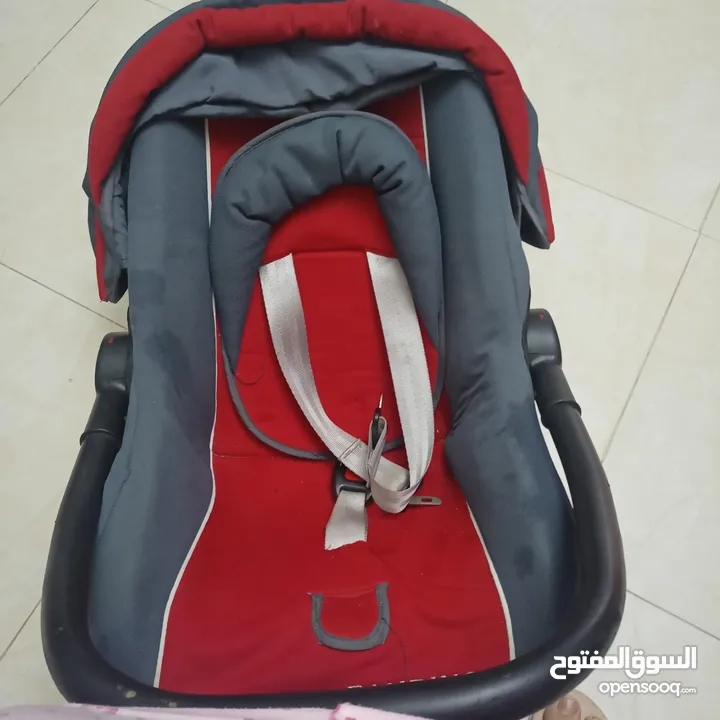 كوت اطفال للبيت والسيارة بحاله ممتازه