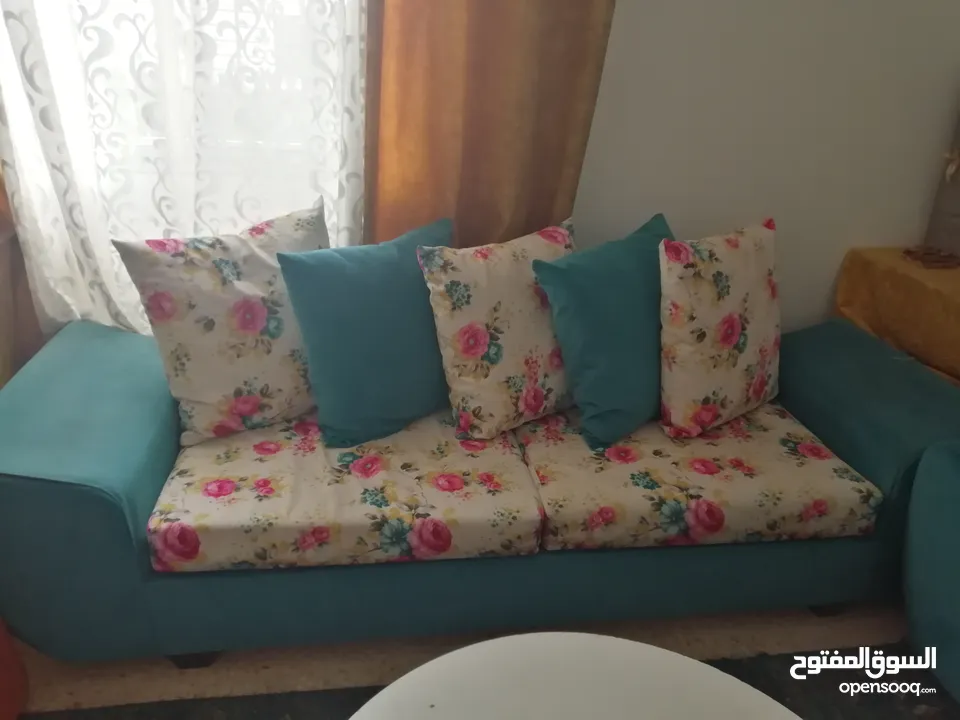 طقم كنب جلوس ( غرفة معيشه) مريح جدا وواسع ومميز
