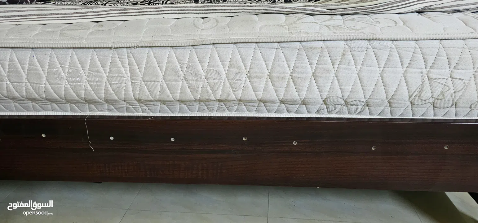 King size very strong bed with American 6 inches of thick mattress
