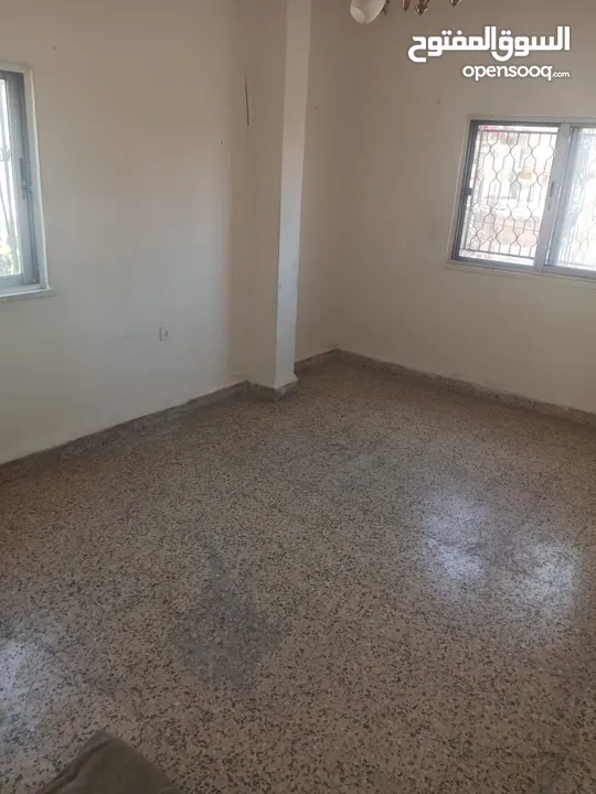 شقة للإيجار بجبل التاج طلوع رغدان