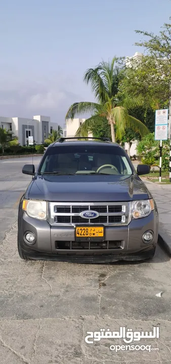 FORD ESCAPE 2011, CLEAN AND GOOD CONDITION