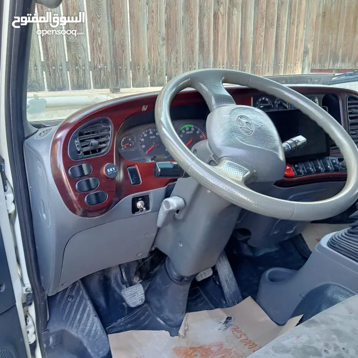 Hyundai Mighty dump truck