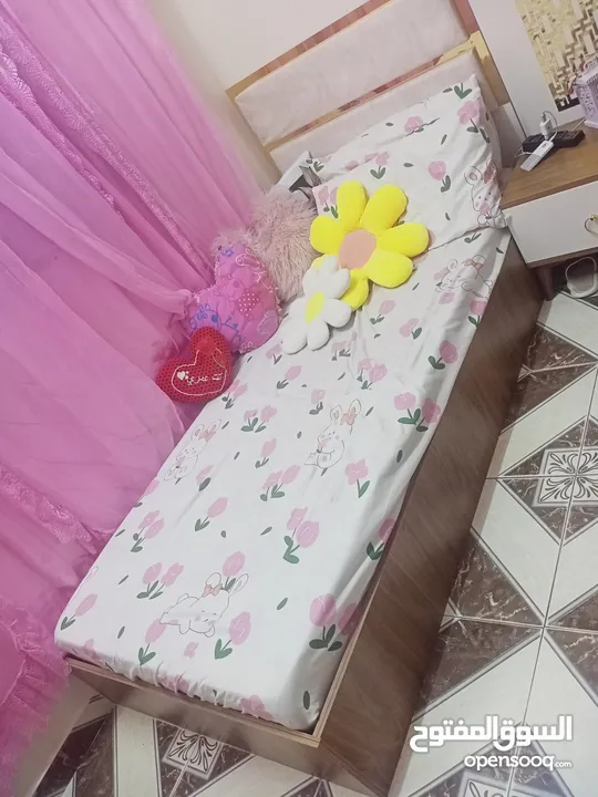 تخت تركي بكرتونته للبيع نفس الي في الصورة للبيع