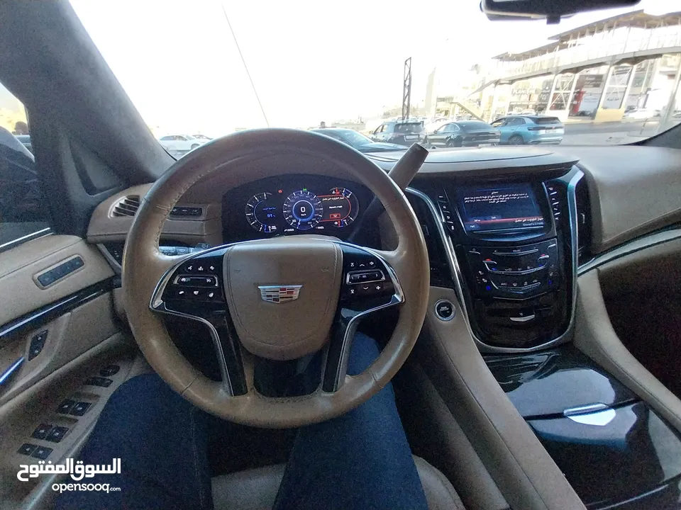 كاديلاك اسكاليد وارد الوكالة قاطع مسافة 29000km فقط صنف platinum