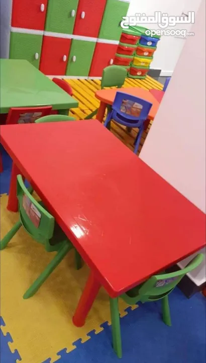 تأجير طاولات وكراسي أطفال لأعياد الميلاد  يتوفر لدينا أيضا  ماكينة البوب كورن وستاند الكب كيك المميز