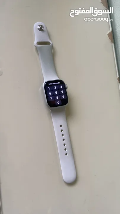 Apple Watch Series 8 معها ابل كير بلس
