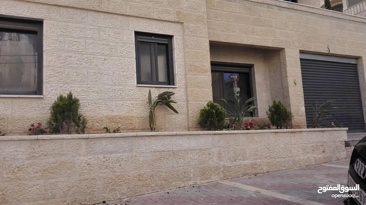 صالحه لسكن أو تجارية طابق ارضي باب سحاب كل اشي جاهز