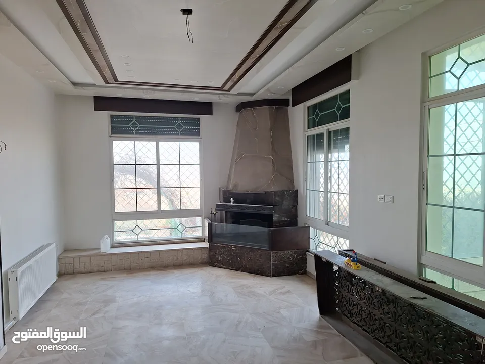 فيلا مميزة مطله على مرتفعات جرش والسلط  للبيع