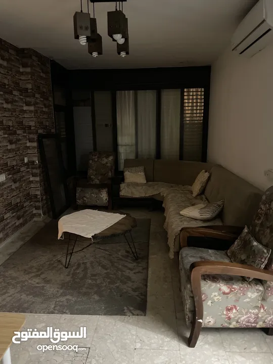 بيت لسكن مفروش كامل في جميع الخدمات في رام الله التحتى ويبعد خمس دقائق مشي حتى رام الله البلد