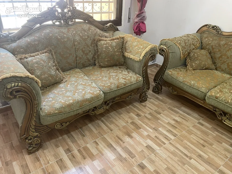 طقم كنب للبيع بحاله ممتازه