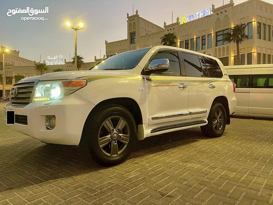 تويوتا لاند كروزر ابيض ثلجي  VXR 2014 5.7 للبيع