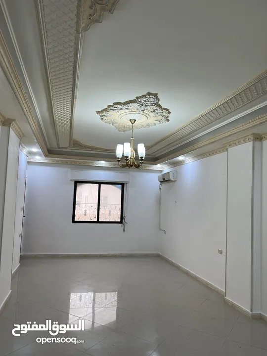 شقة فاخرة للبيع في اربد خلف مسجد المختار