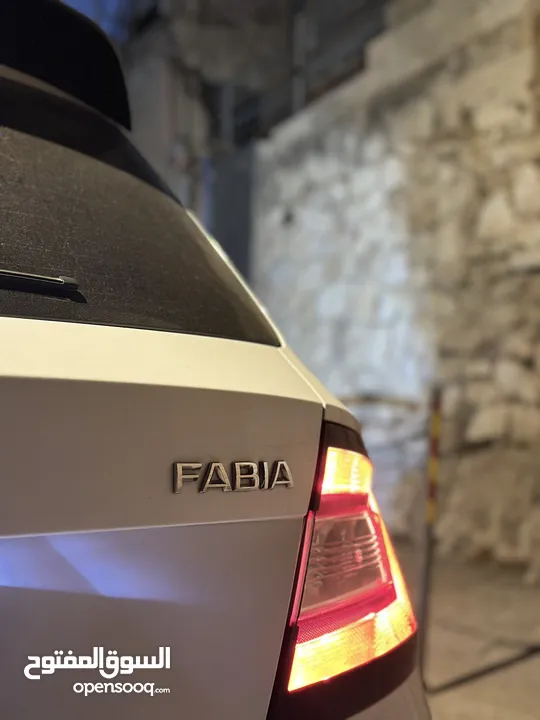 سكودا فابيا ترخيص 2015 للبيع كاش أو دفعه وشكات السياره جديده ما شاء الله.