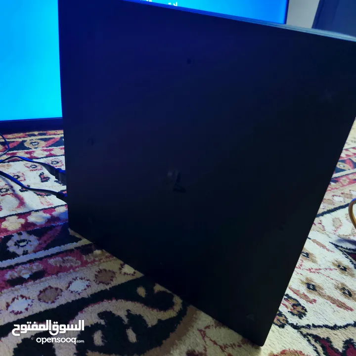 (Playstation 4 pro (1T بلايستيشن 4 برو 1 تيرا  امريكيه مع الكرتونه و ايد اصليه و وحده كوبي PS4 (1T)