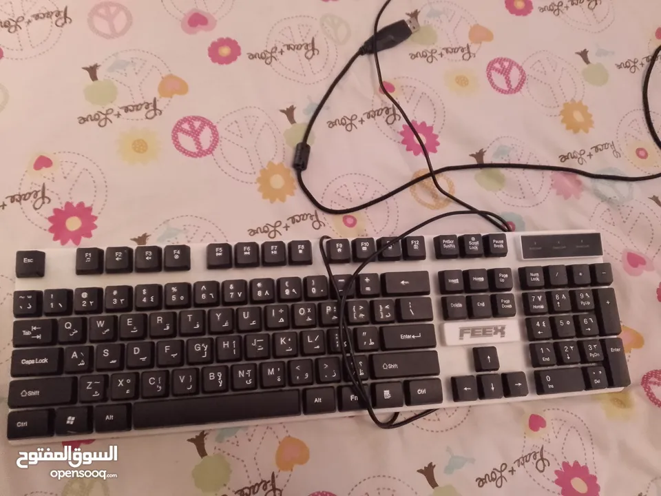 ماوس و لوحة مفاتيح مع إضاءة RGB استعمال خفيف بحالة ممتازة بشبك على جميع الاجهزة PS4/PS5/Mobile/PC