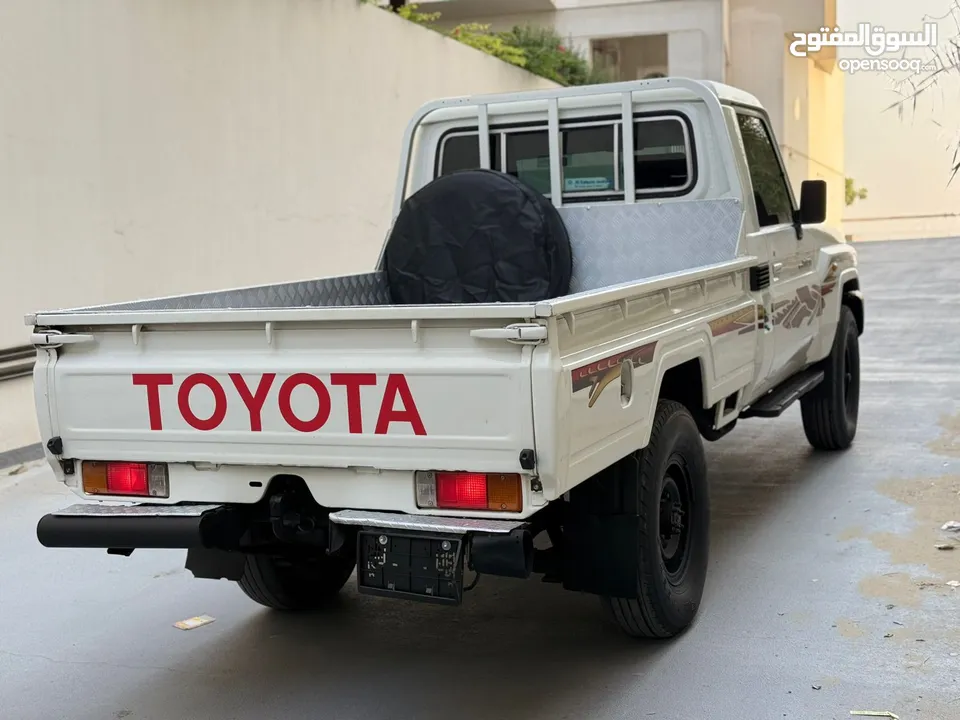 Toyota Land Cruiser 2012 / GCC / Excellent Condition.