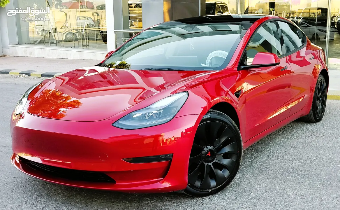 تيسلا 2023 model 3 فحص كامل 4 جــيــد ممشى قليل 18 الف بحالة الوكالة لون مميز بسعر لقطة ومحروووق