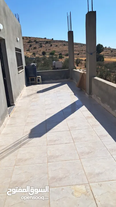 مزرعه 3400 م مع بيت ريفي للبيع شرق جرش  دحل المدور  حمامه