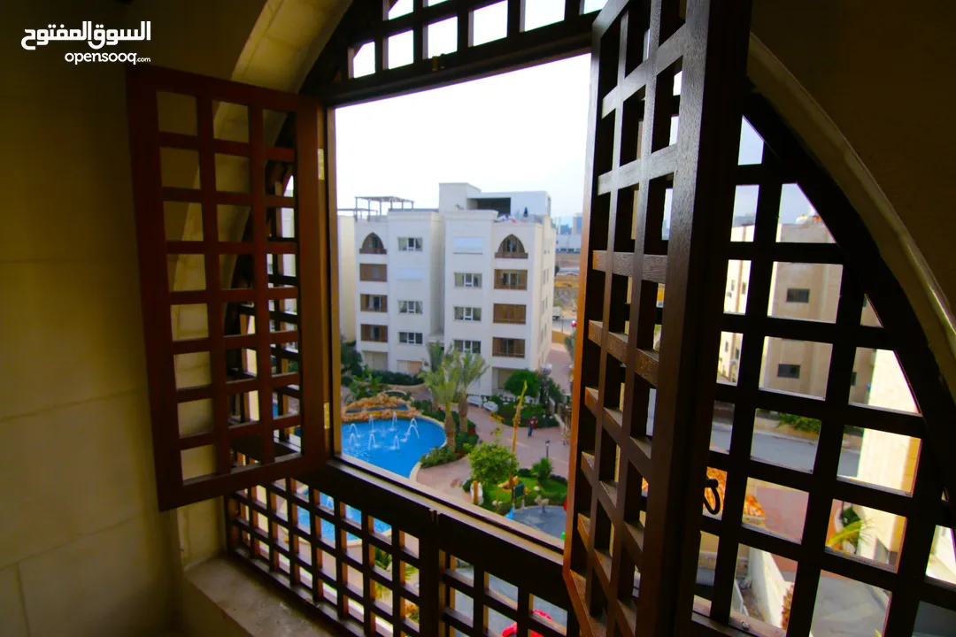 شقة فندقية فاخرة للايجار ضمن كومباوند بمساحة 130 متر في دير غبار