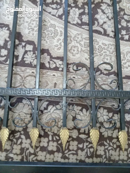 باب حمايه خارجي للمنزل تفصيل بحالة ممتازة جدا حديد صب ثقيل