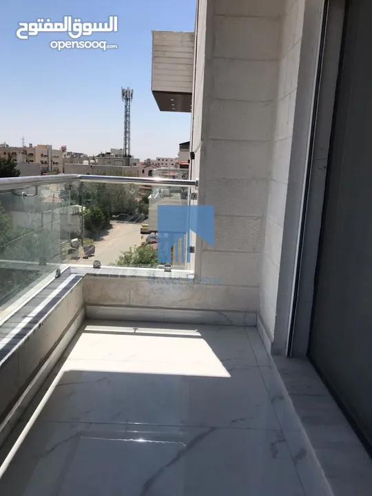 شقة فاخرة للبيع في الجندويل طابق ثالث مع روف دوبلكس 131م تشطيب سوبر ديلوكس لم تسكن