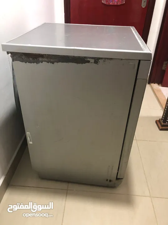 LG Dishwasher + Cleaning Aid and Tablets