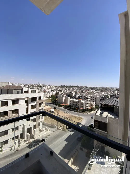 شقة مميزة اخير مع روف في اجمل مناطق قرية النخيل اجمل تشطيب واطلالة رائعة 240 داخلي و 90 تراس خارجي
