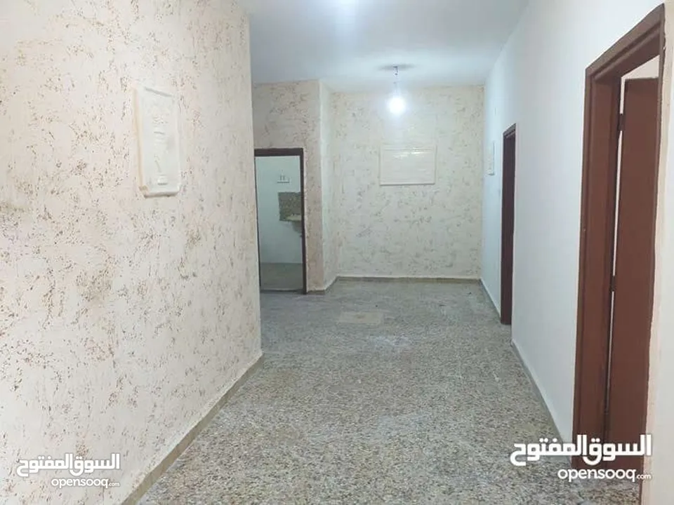 شقة للايجار  في حي الرشيد حي جعفر الطيار بجانب مسجد الإسراء