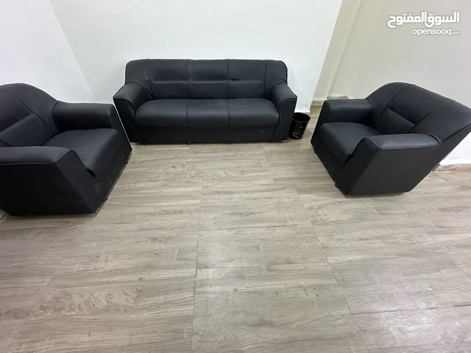 اثاث مكتبي كامل للبيع شبه جديد بسعر حرق