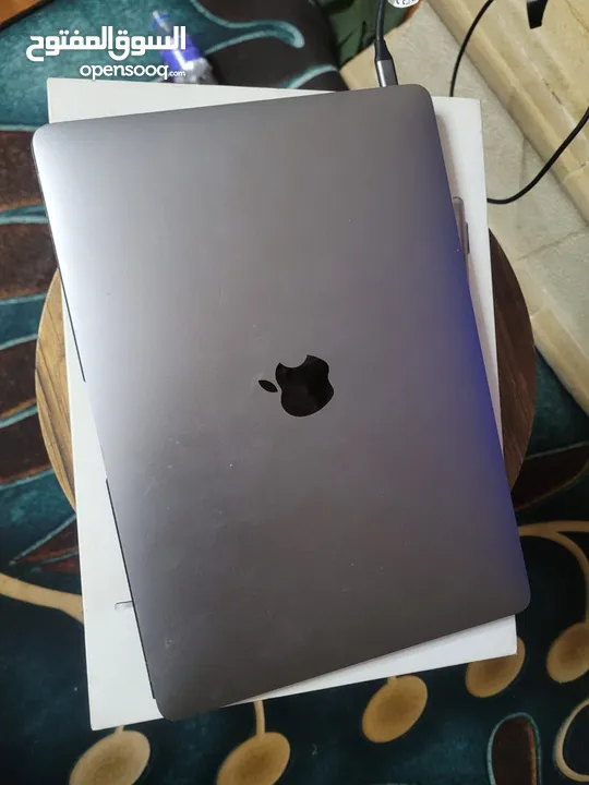 Mac book air 2020 screen broken