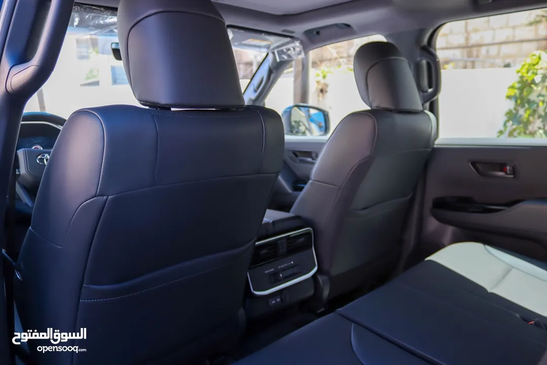 TOYOTA LAND CRUISER 300 GXR V6 موديل 2024 للبيع