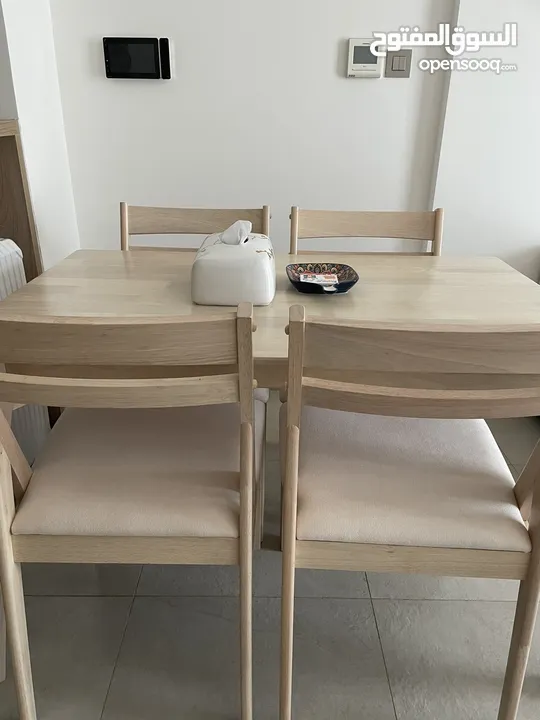 Set of dining table with 4 chairs