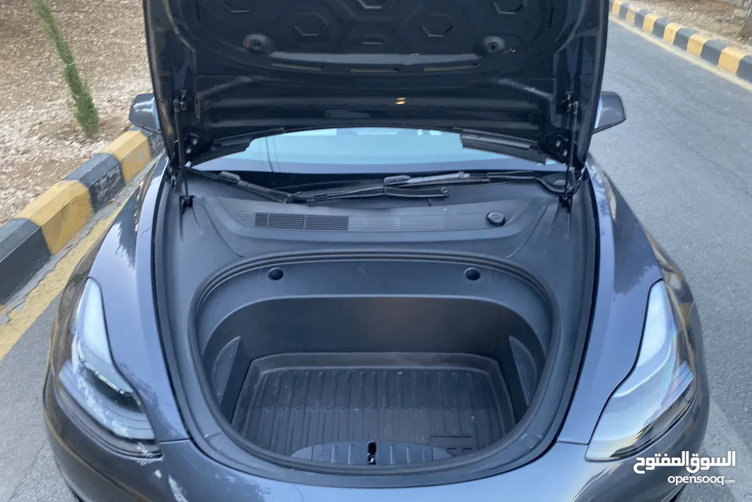 Tesla Model 3  موديل 2023 جمرك جديد  فحص أوتوسكور B+ بدفعة لا تقل عن 10 الاف دينار