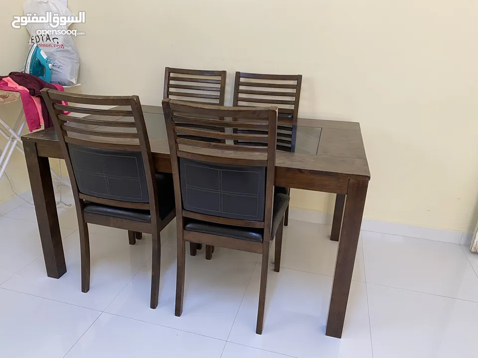 4 seaters dining table up for sale