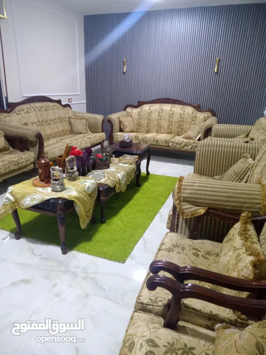 طقمين كنب 14 مقعد  مع طربيزات السعر ع الخاص  قابل للتفاوض ..