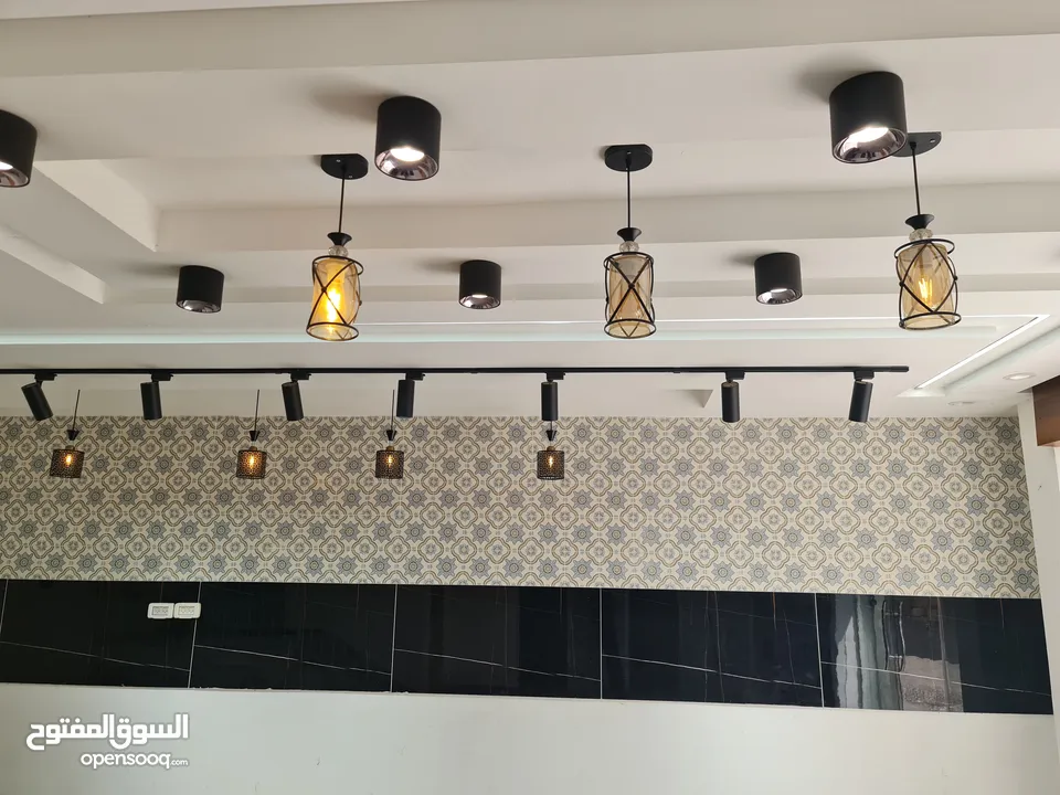 محل تجاري للايجار بالقرب من وسط البلد في مدينة الخليل مع واجهة على الشارع الرئيسي