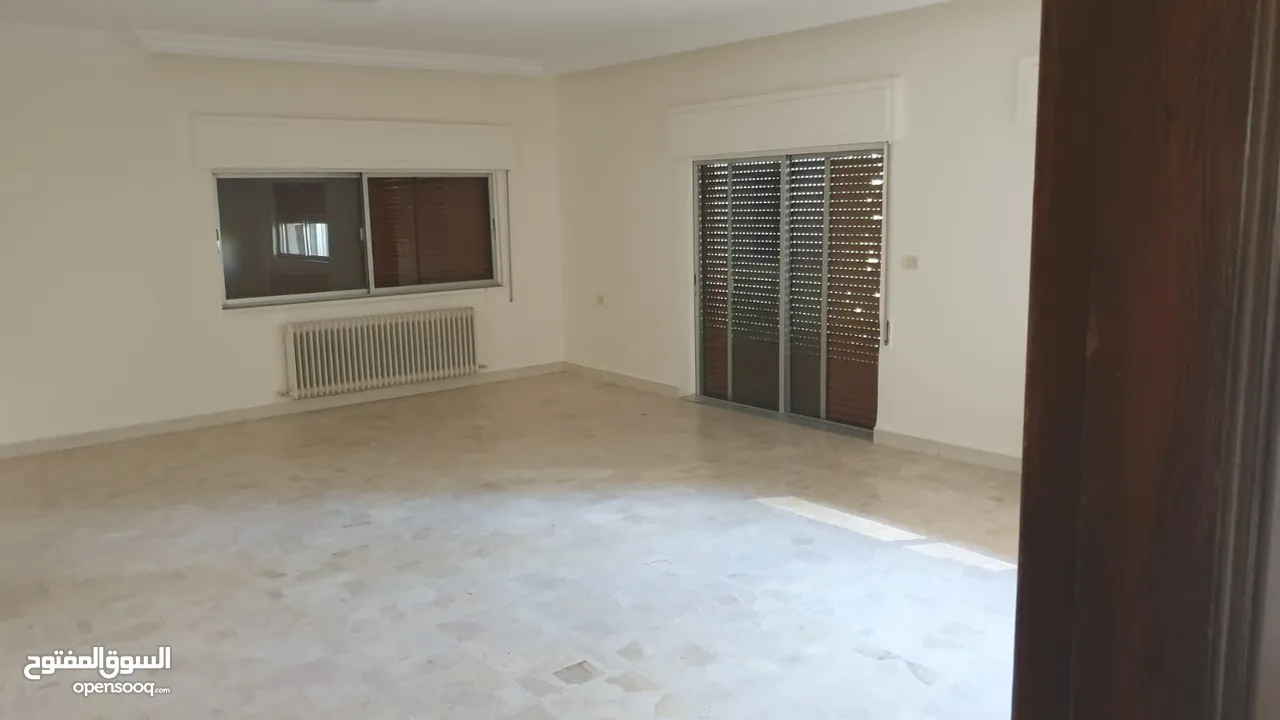 شقه تجاريه للبيع او الإيجار بسعر مغري
