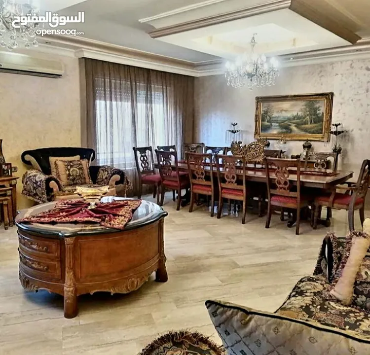 طقم كنب مع الطاولات وغرفه سفره