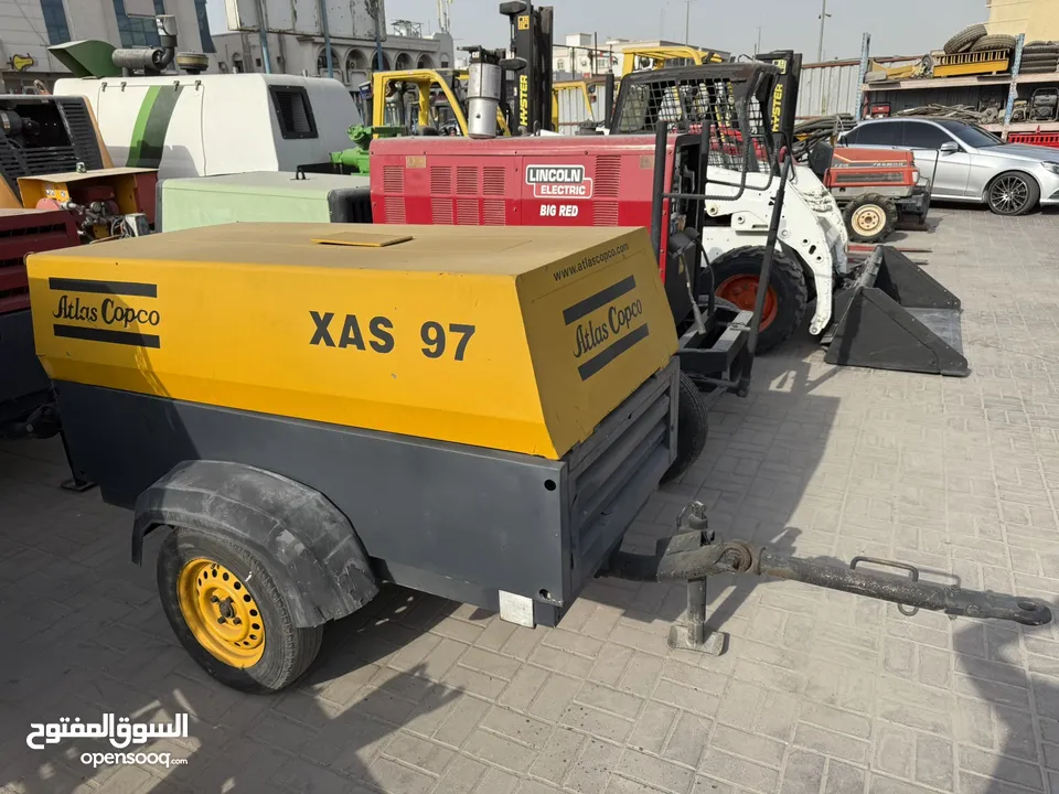 كمبريسات اطلس 3 سلندر 2013  + 2007 في حالة الوكالة نظيفة جدا جدا تبريد زيت