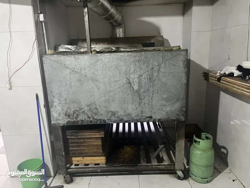 معدات مطعم كاملة بحالة ممتازة وبسعر مناسب