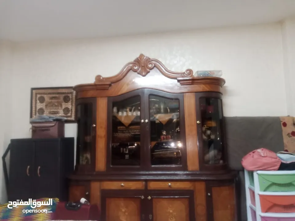 بوفيه خشب زان تقيل قطعتين نظيف جدا والسعر حرق للجادين استخدام خفيف الخشب تقيل ومش مهيون بيلمع
