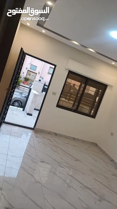 شقه جاهزة للبيع بناء جديد لم تسكن من قبل.