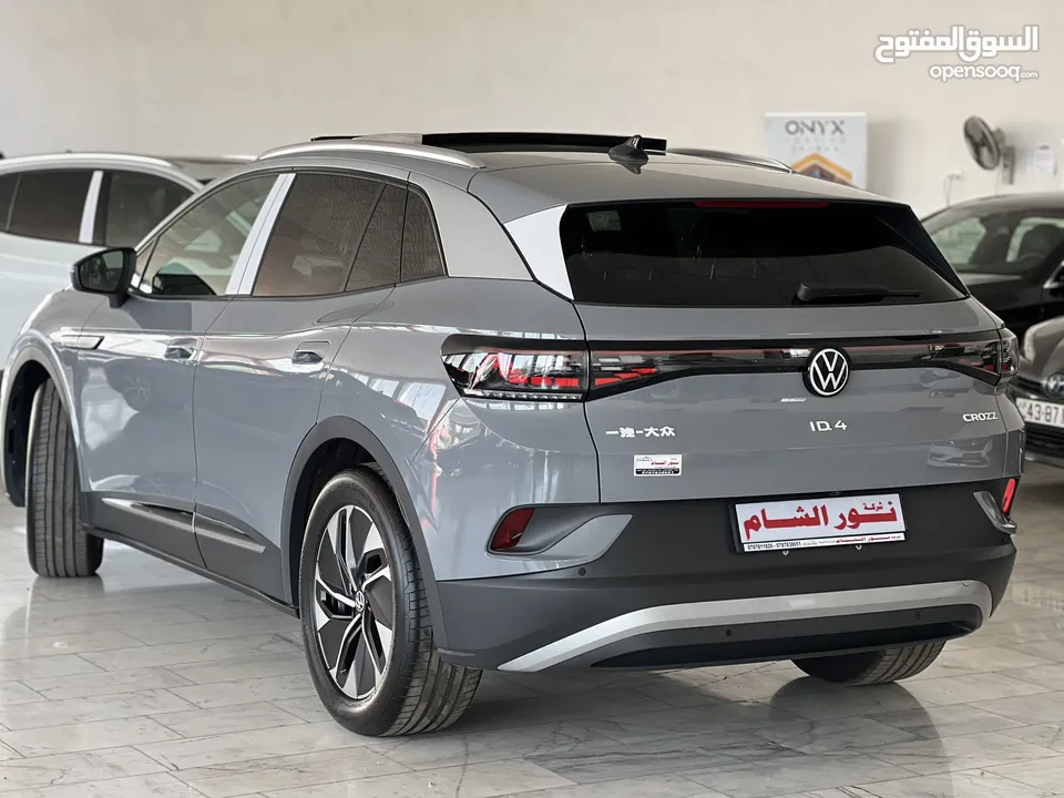 Volkswagen ID4 crozz pure+2024  zero لون إسمنتي