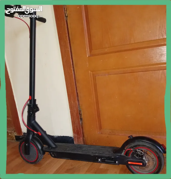 سكوتر كهربائي شبه جديد