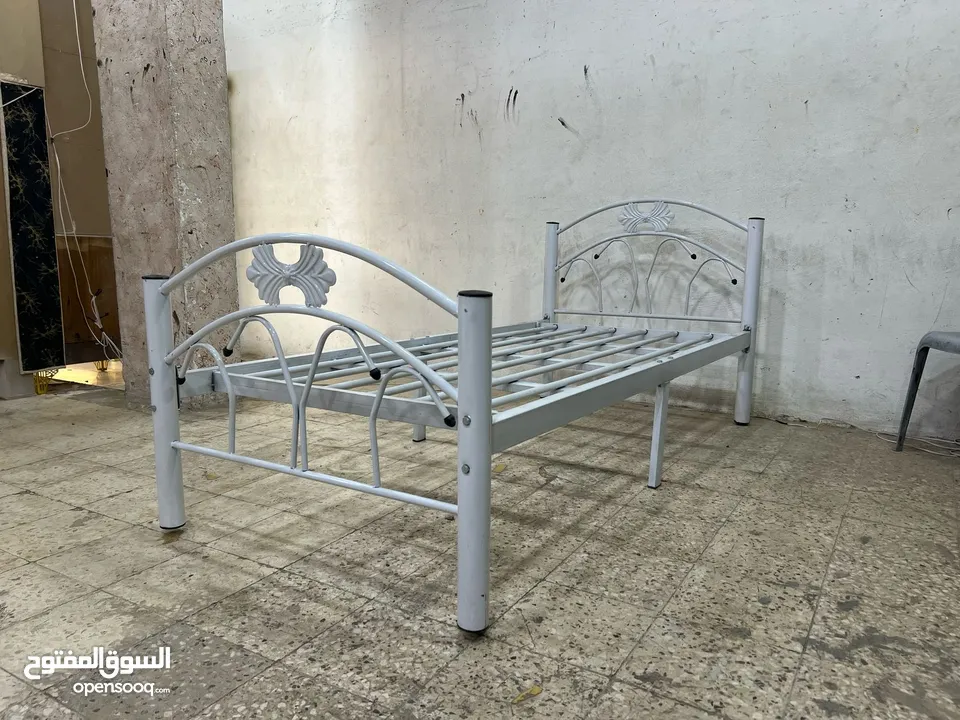 تخوت حديد متوفر جميع الالوان كفاله خطيه 8سنوات