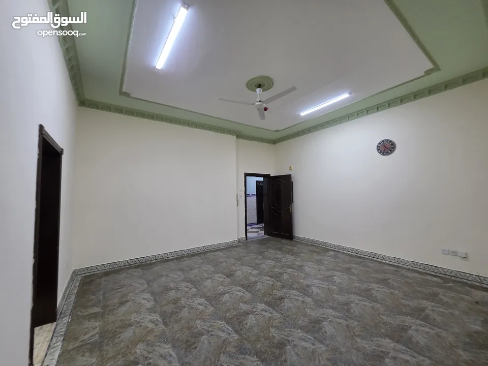 شقة كبيرة في البسيتين  Large apartment in Busaiteen