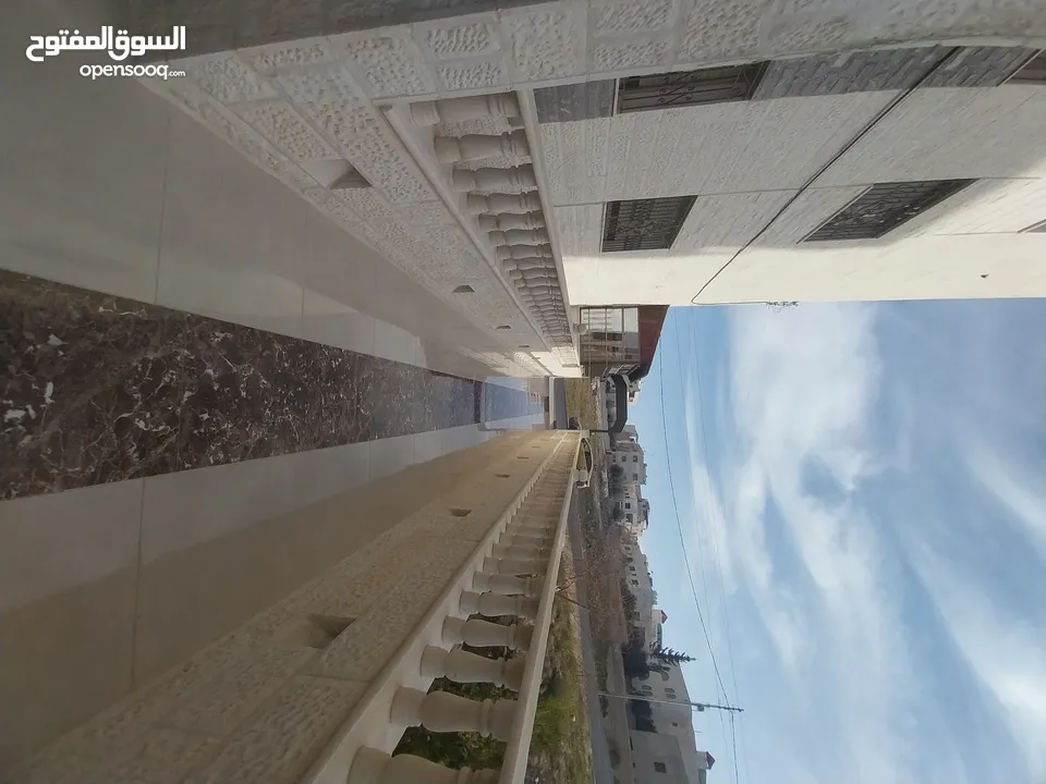 شقه ديلوكس للبيع بسعر مغري