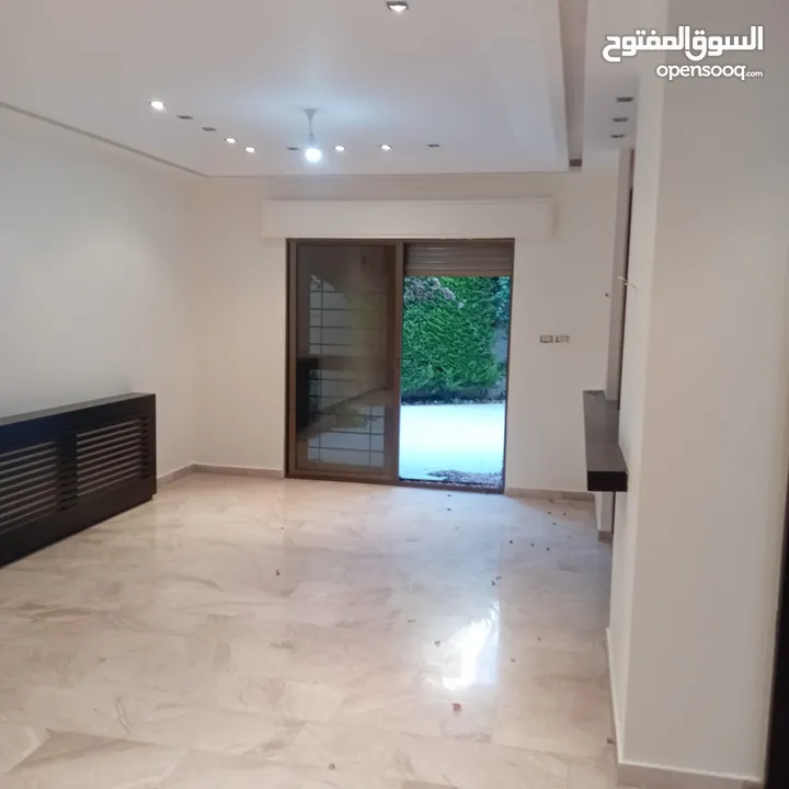 خلدا ـ شقه ارضيه فارغه للايجار ـ 200 متر داخلي  200 متر خارجي + حديقه مشجره - كراج خاص