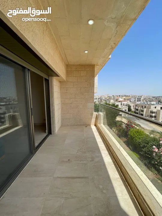 شقة مميزة للبيع في عمان- دابوق- طابق شبه ارضي مطلة