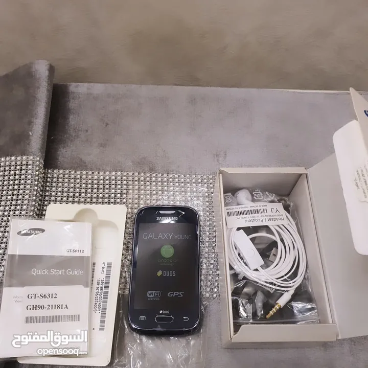 اجهزة مخزنة قديمة بالكرتونة لم تستخدم نهائيا مع كامل اغراضهم Samsung وNokia وmotorolla وغيرهم